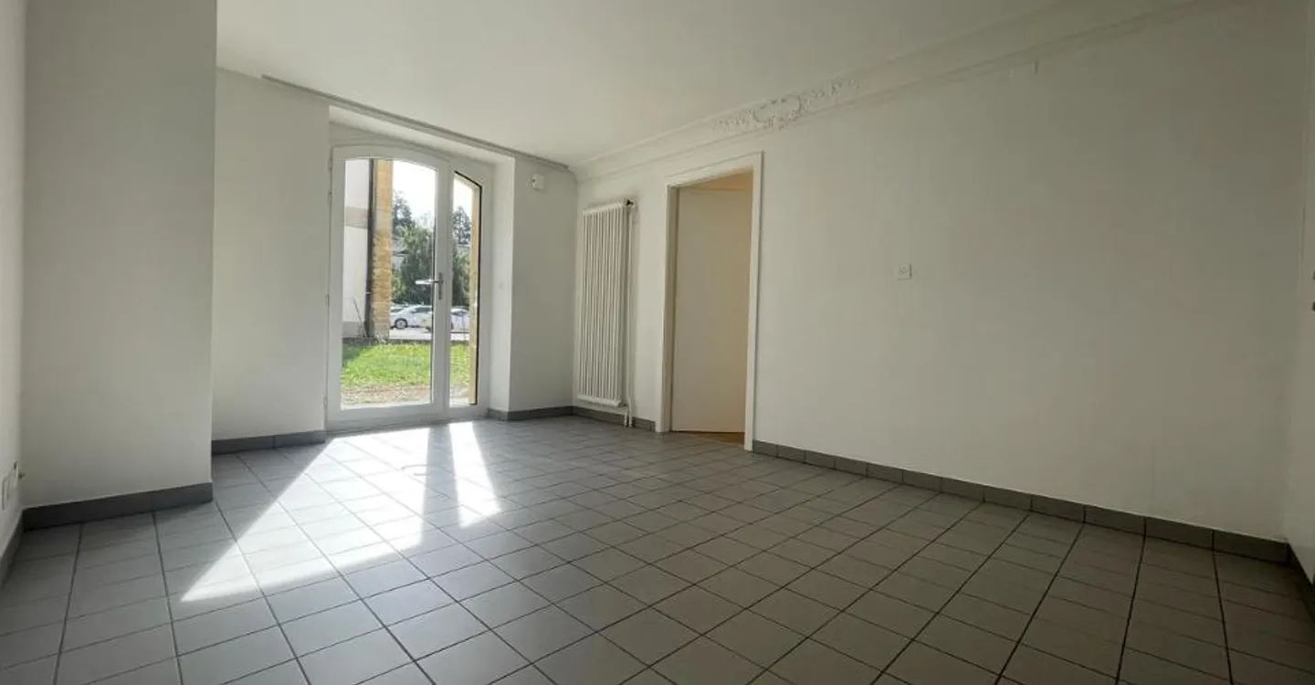 2-room accommodation with terrace and concierge service available - Photo 2 of 6