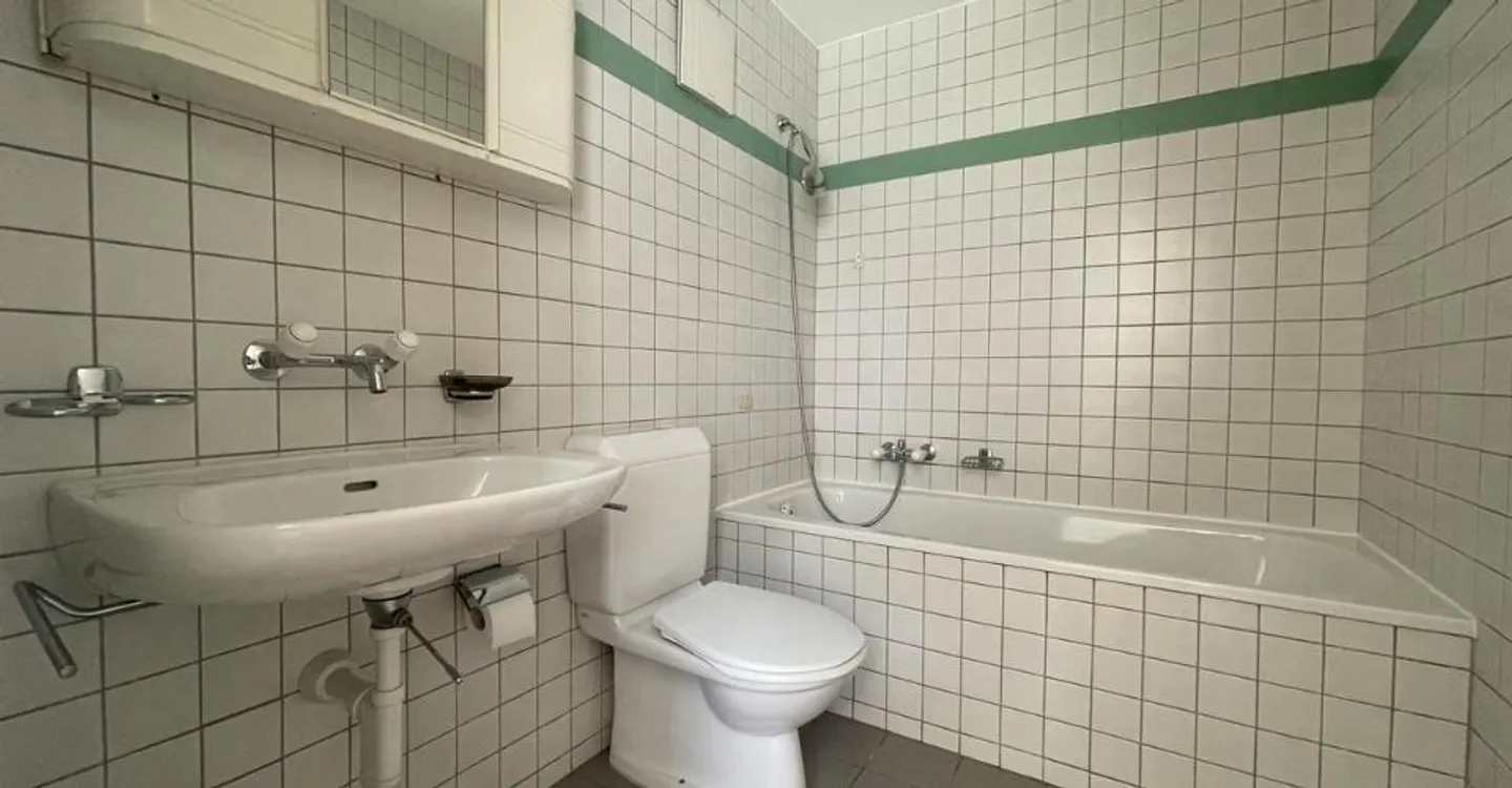 2-room accommodation with terrace and concierge service available - Photo 4 of 6