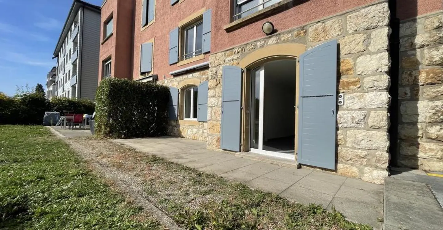 2-room accommodation with terrace and concierge service available - Photo 5 of 6