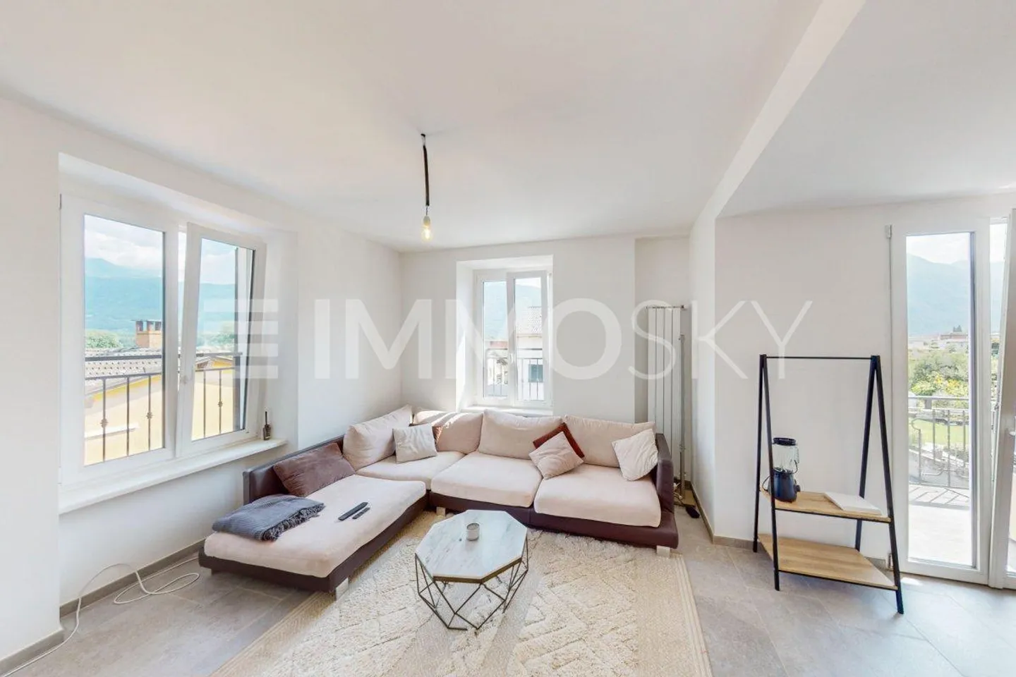 Sunny and renovated - Photo 2 of 5