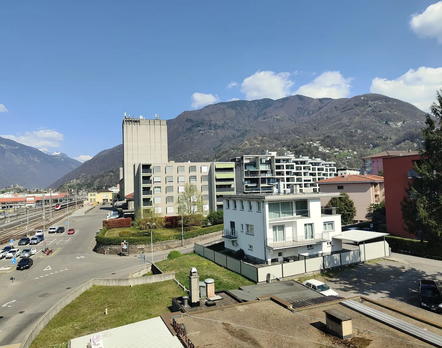 4.5 Locali - ultimo piano - Giubiasco - Photo 4 sur 13