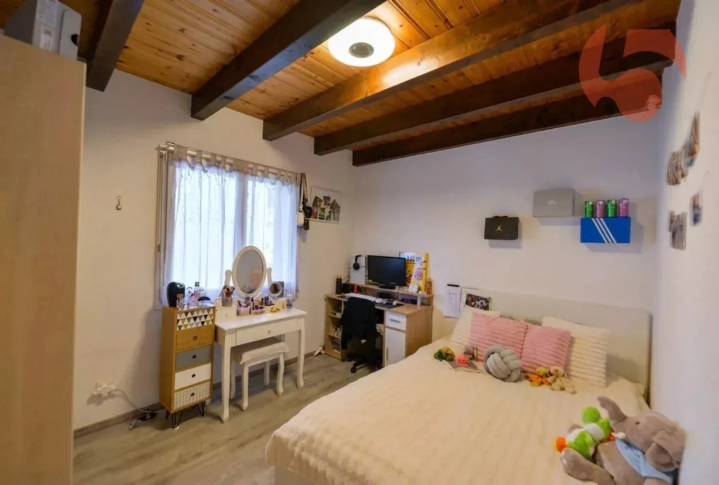 Magnificent 6.5-Room Villa with Workshop and Large Garage - Photo 7 of 10