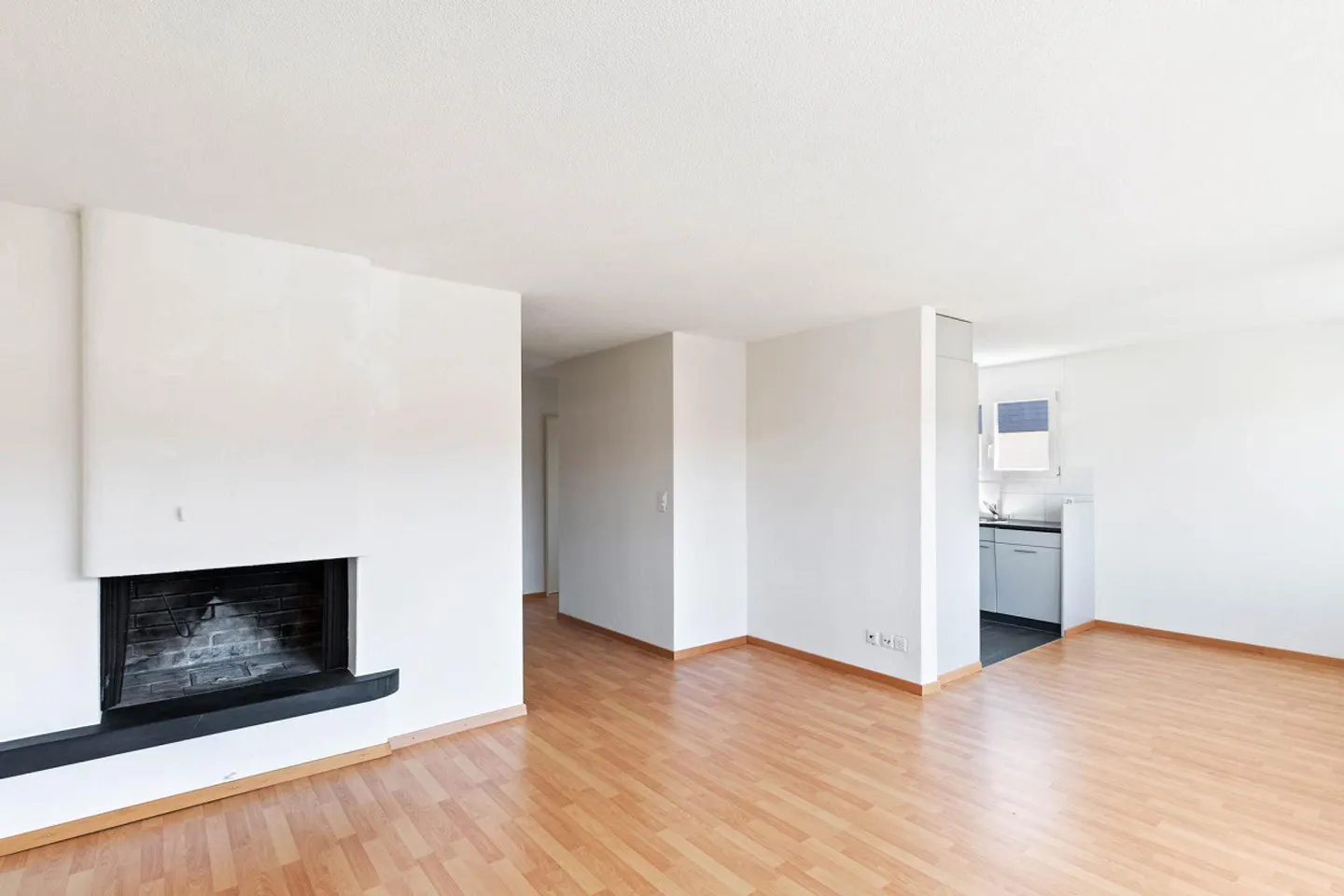Attraktive 3.5 Zimmerwohnung mit grosser Terrasse in Esslingen - Foto 2 von 5