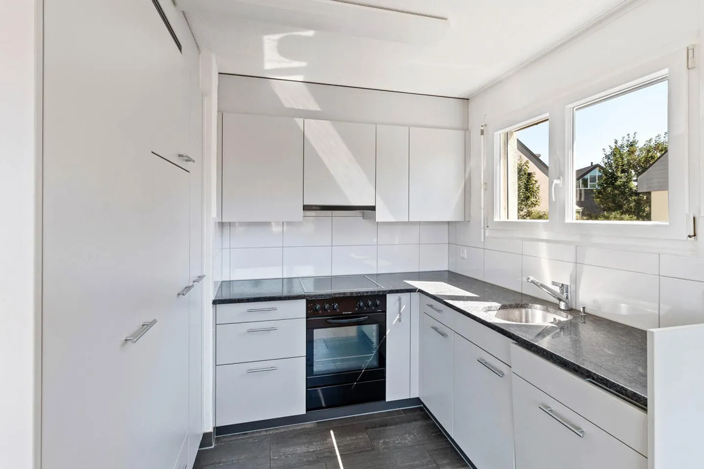 Attraktive 3.5 Zimmerwohnung mit grosser Terrasse in Esslingen - Foto 3 von 5