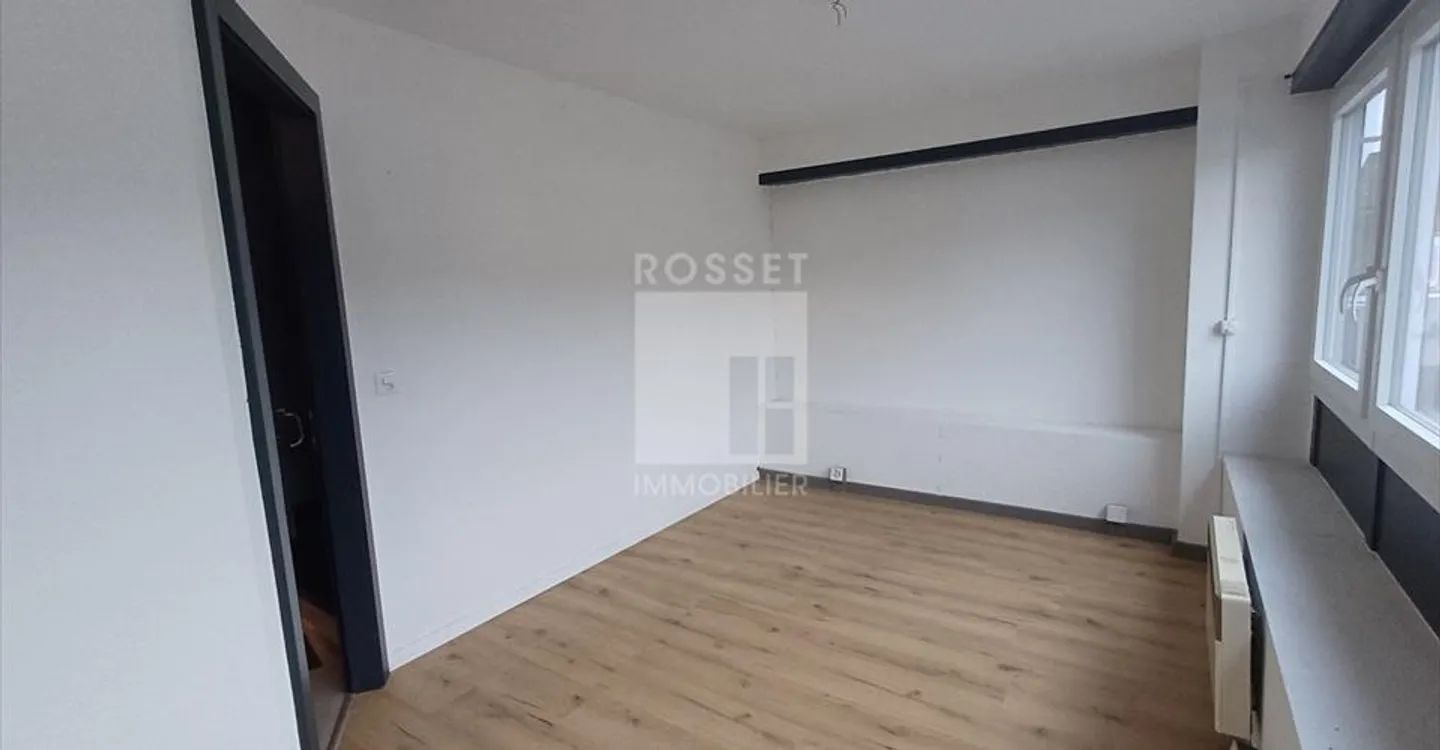 Office space for rent - Photo 3 of 3