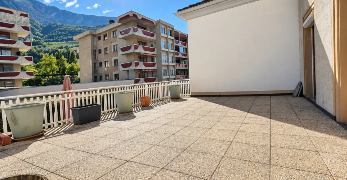 Centre du village - 3.5 pièces au 1er étage avec grande terrasse et parking - Photo 6 of 8