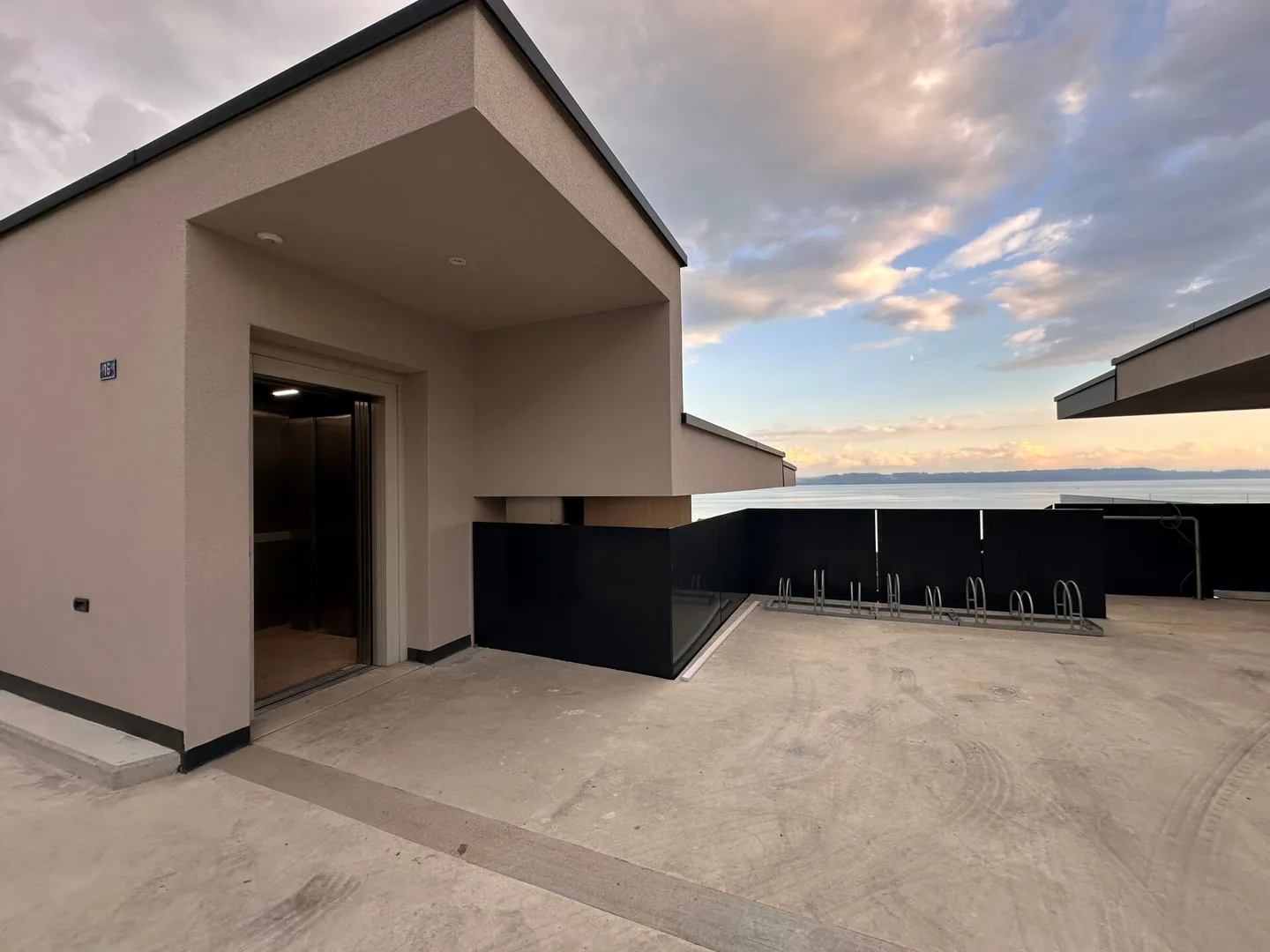 Appartements au bord du lac - Photo 1 sur 8