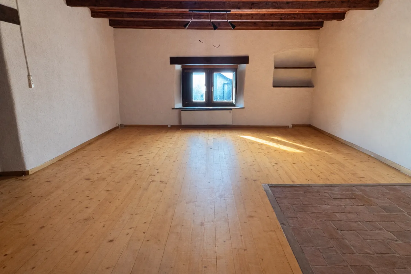 Charmant projet de rénovation - Photo 2 sur 2