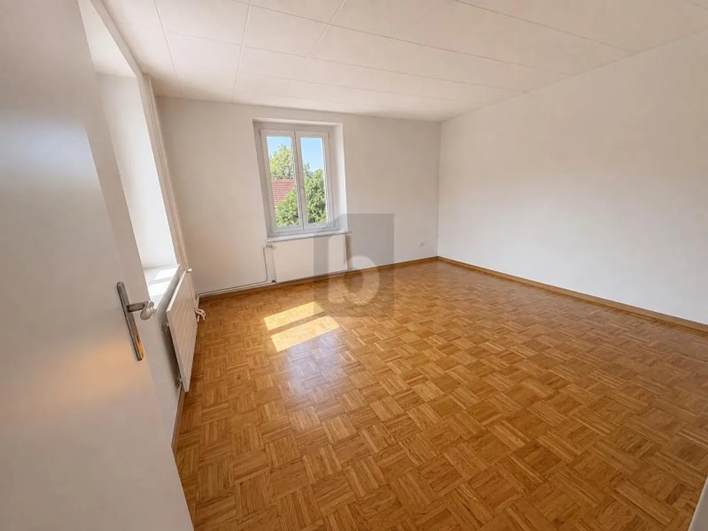 SPACIOUS 5 ROOMS WITH BEAUTIFUL VOLUMES - Photo 1 of 5