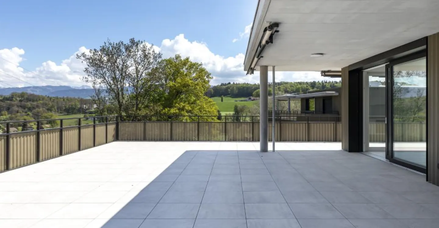 MATRAN – MAGNIFIQUE ATTIQUE DE 5.5 PIÈCES AVEC TERRASSE EXCEPTIONNELLE DE 171 M² - Photo 1 sur 9