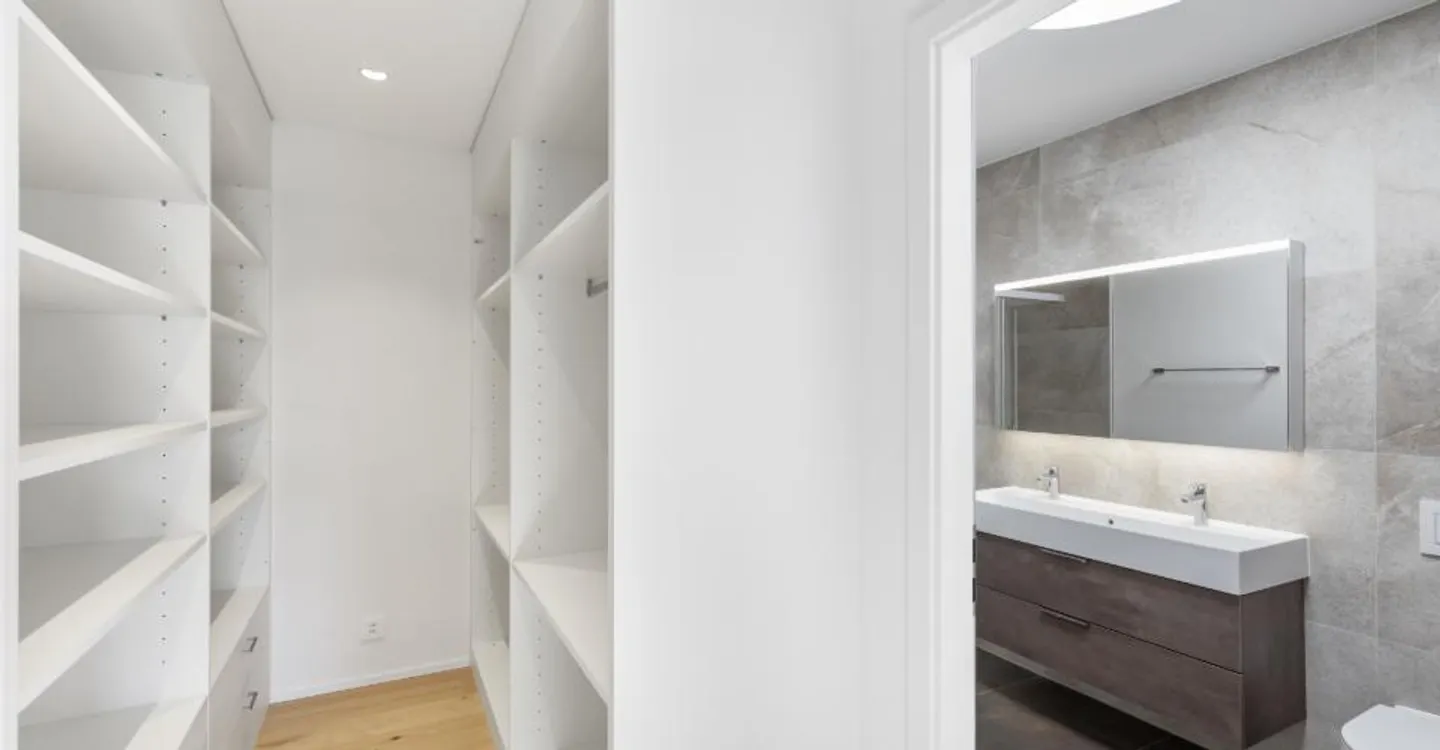 MATRAN – MAGNIFIQUE ATTIQUE DE 5.5 PIÈCES AVEC TERRASSE EXCEPTIONNELLE DE 171 M² - Photo 6 sur 9