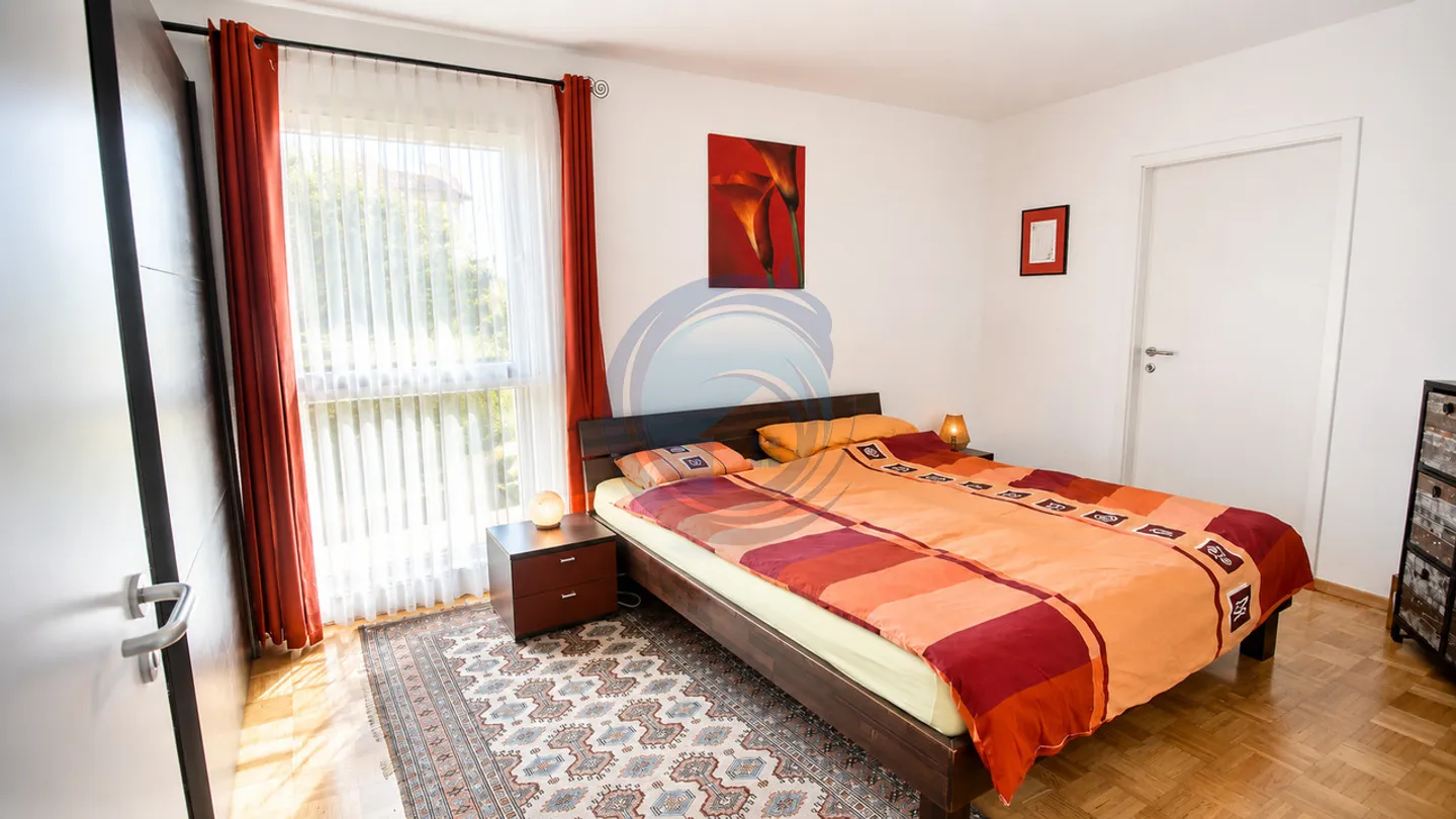 BEL APPARTAMENTO D'ANGOLO CON 3 STANZE E BALCONE - VICINO ALLE RIVE DEL LAGO - Foto 5 di 15