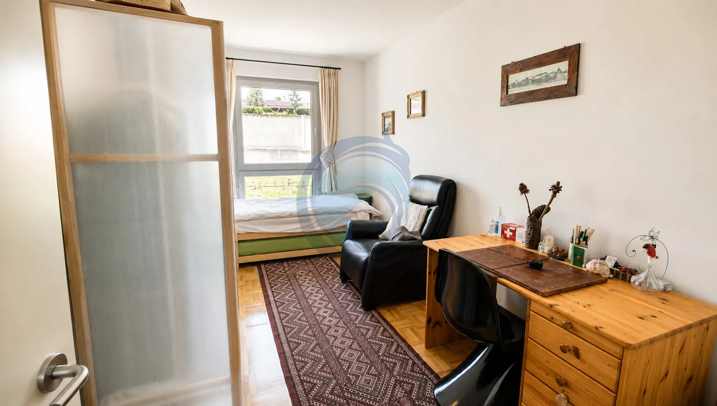 BEL APPARTAMENTO D'ANGOLO CON 3 STANZE E BALCONE - VICINO ALLE RIVE DEL LAGO - Foto 6 di 15