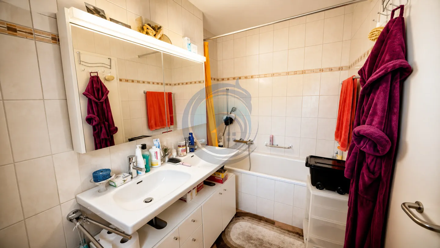 BEL APPARTAMENTO D'ANGOLO CON 3 STANZE E BALCONE - VICINO ALLE RIVE DEL LAGO - Foto 7 di 15