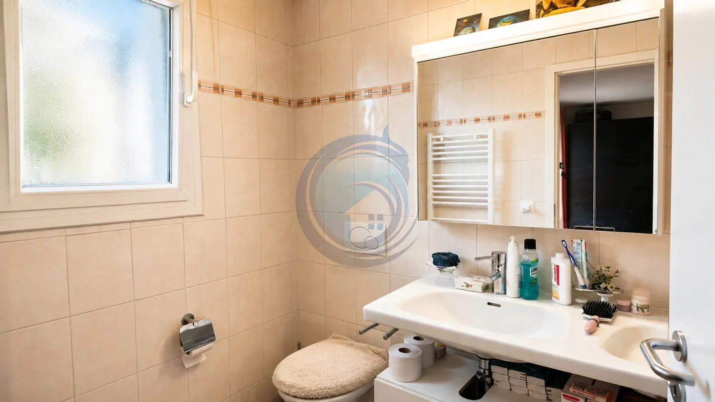 BEL APPARTAMENTO D'ANGOLO CON 3 STANZE E BALCONE - VICINO ALLE RIVE DEL LAGO - Foto 8 di 15