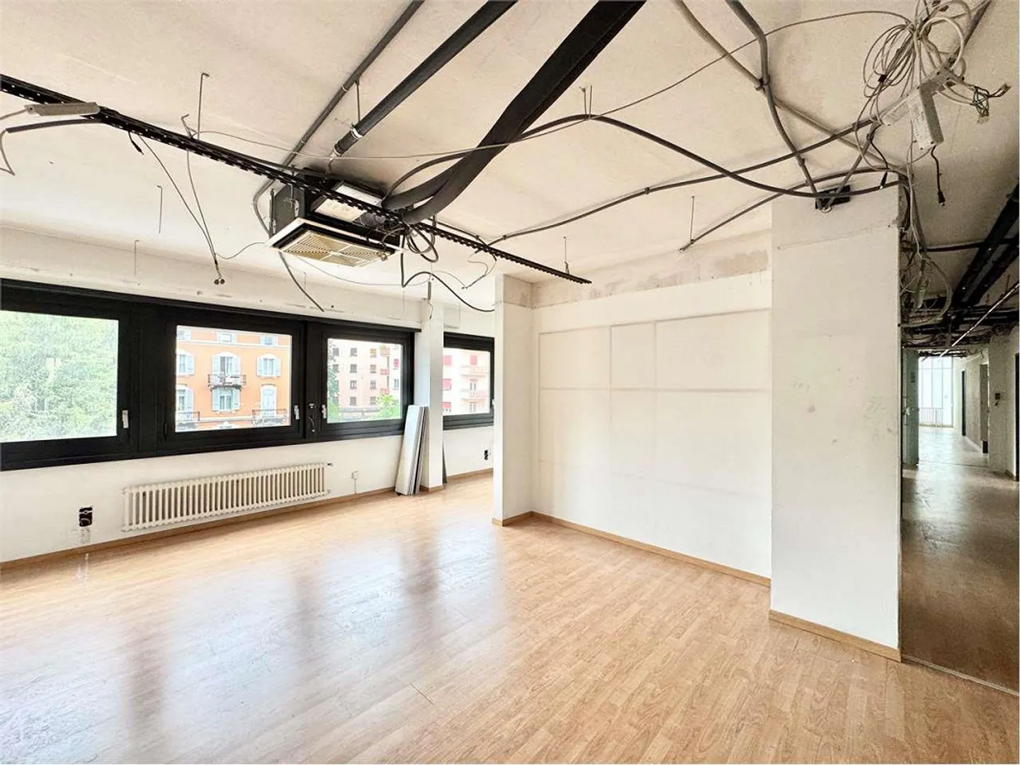 Helles und geräumiges zentrales Büro in Lugano in einer stark frequentierten Gegend - Foto 1 von 4