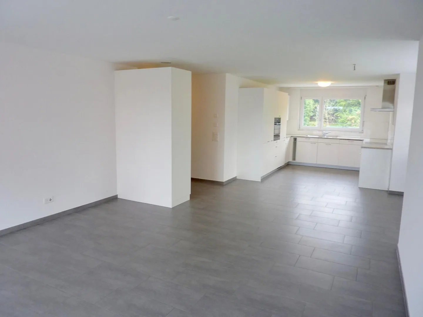 4.5 Rooms • 2nd Floor • Quiet Location • Family Friendly - Photo 3 of 10