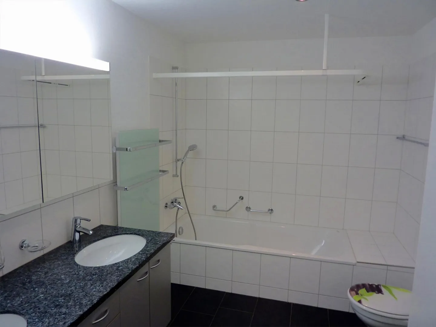 4.5 Rooms • 2nd Floor • Quiet Location • Family Friendly - Photo 9 of 10