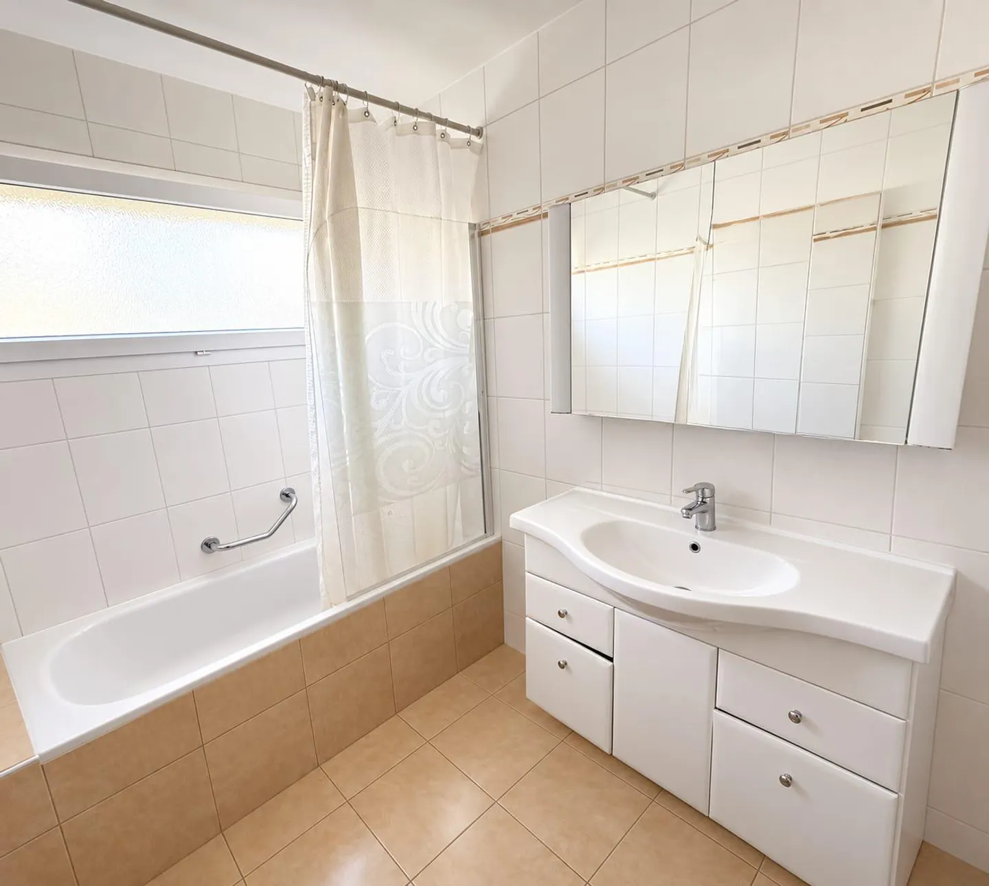Appartement spacieux avec vue - Photo 7 sur 8