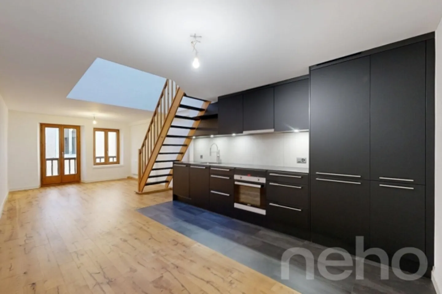 Exclusive renovated triplex of 3.5 rooms in the center of Bex - Photo 2 of 12