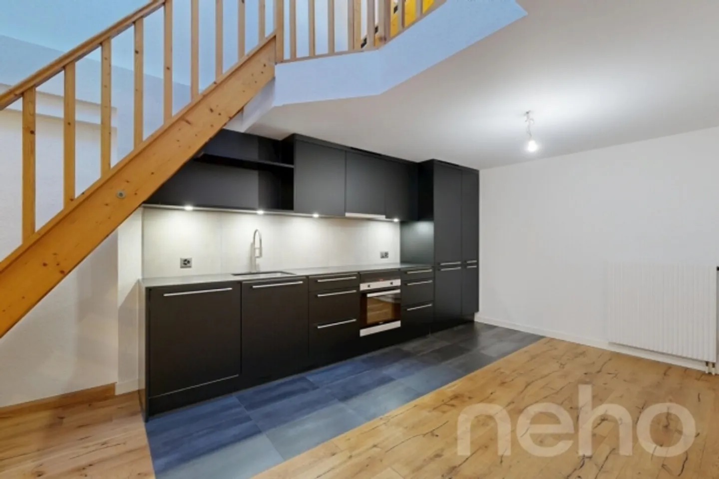 Exclusive renovated triplex of 3.5 rooms in the center of Bex - Photo 3 of 12