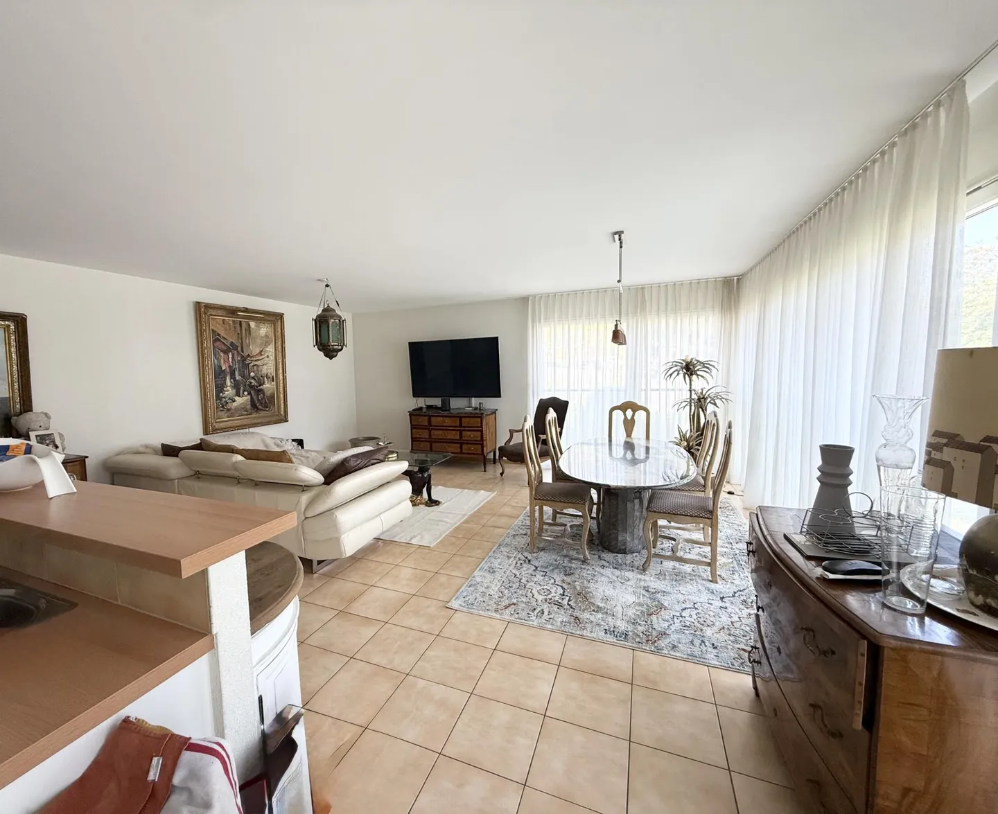Appartement spacieux avec vue - Photo 3 sur 8