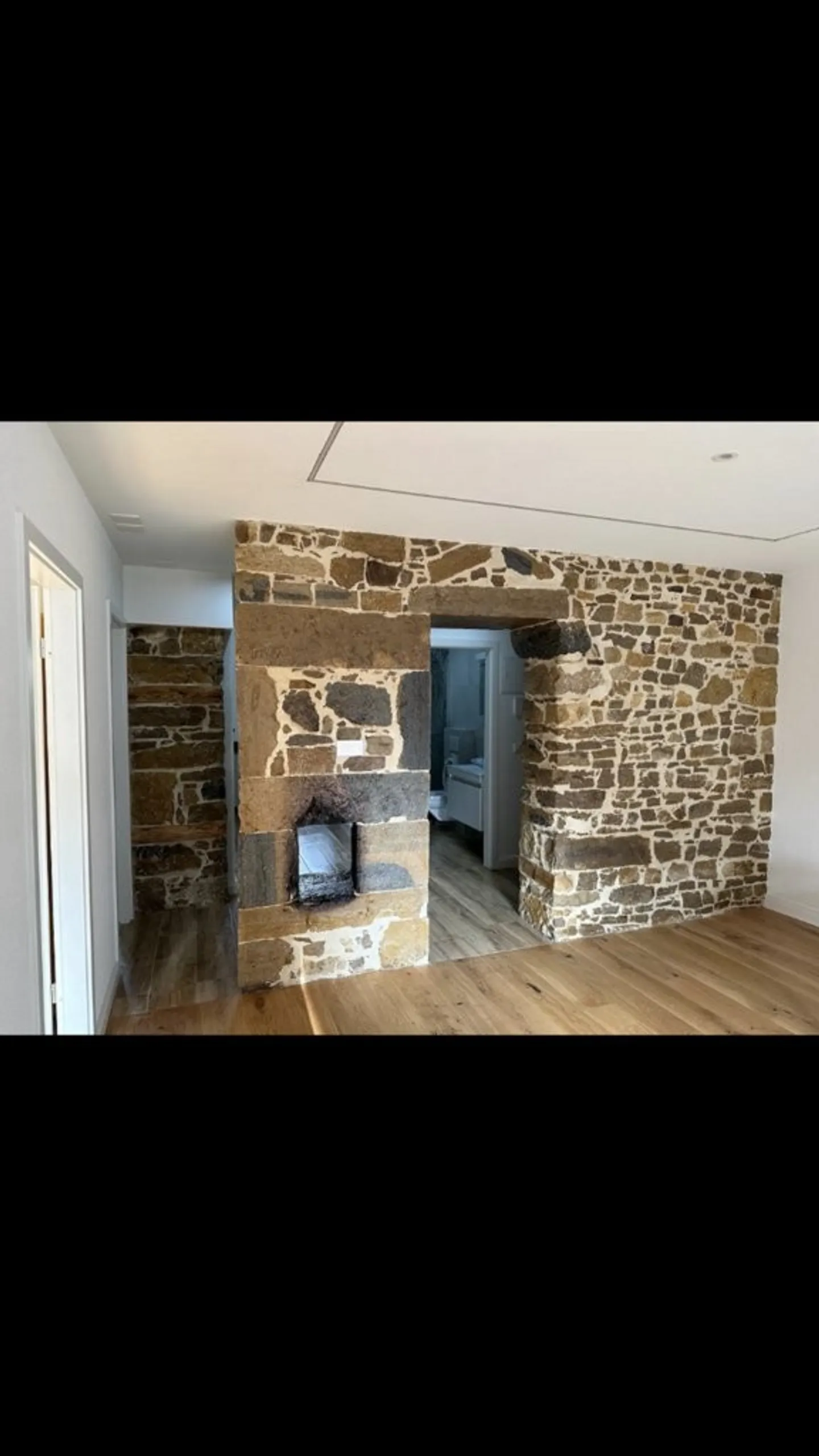 Beautiful modern 3-room apartment in the heart of the city - Photo 1 of 8
