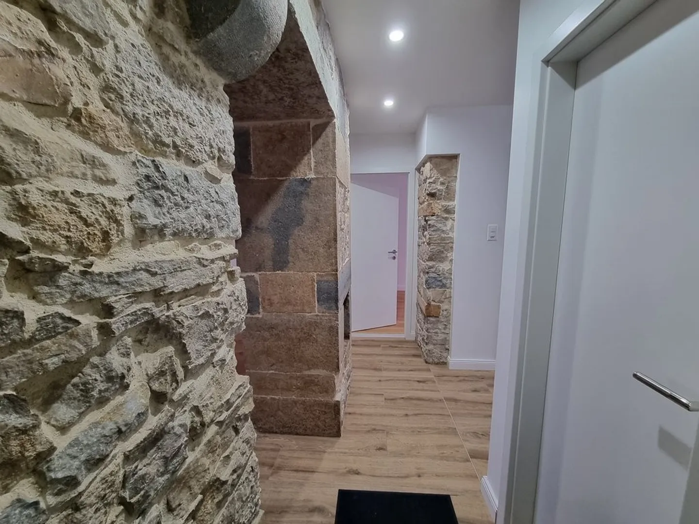 Beautiful modern 3-room apartment in the heart of the city - Photo 3 of 8