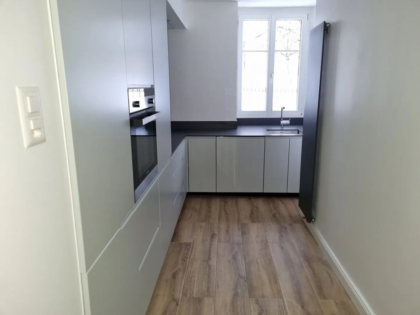 Beautiful modern 3-room apartment in the heart of the city - Photo 7 of 8