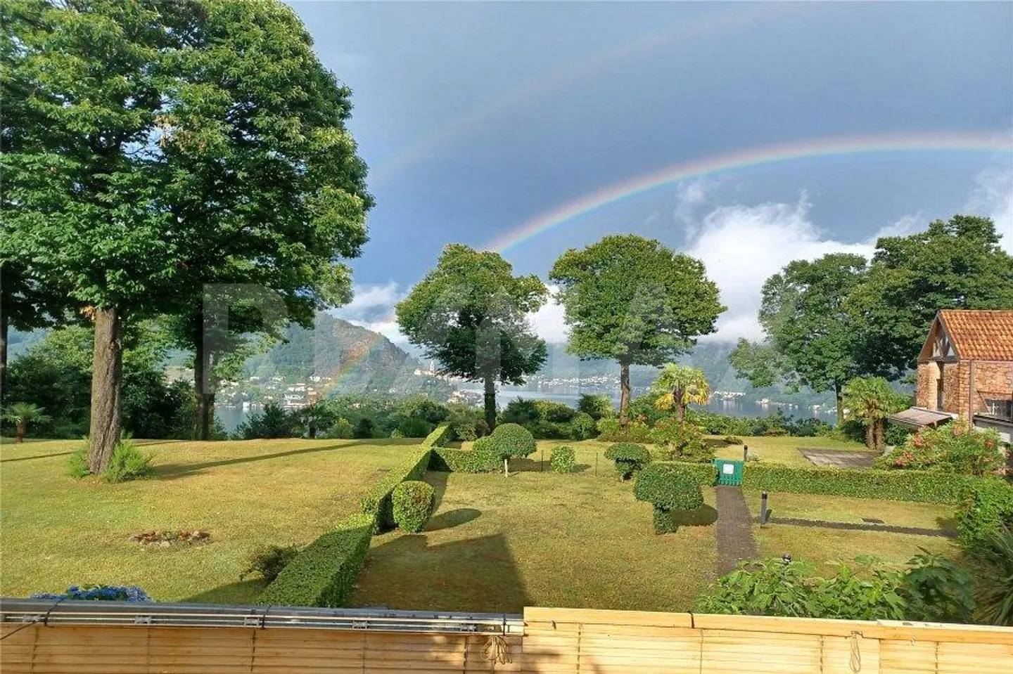 Cuasso - Italien: Wunderschönes 4½-Zimmer-Haus mit herrlichem Seeblick und Bootsanleger - Foto 1 von 13