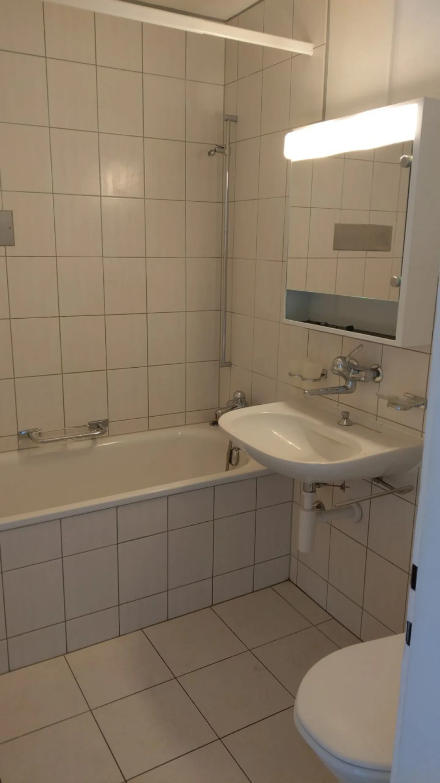 Partially renovated 3.5-room apartment in the middle of Biel for rent - Photo 5 of 6