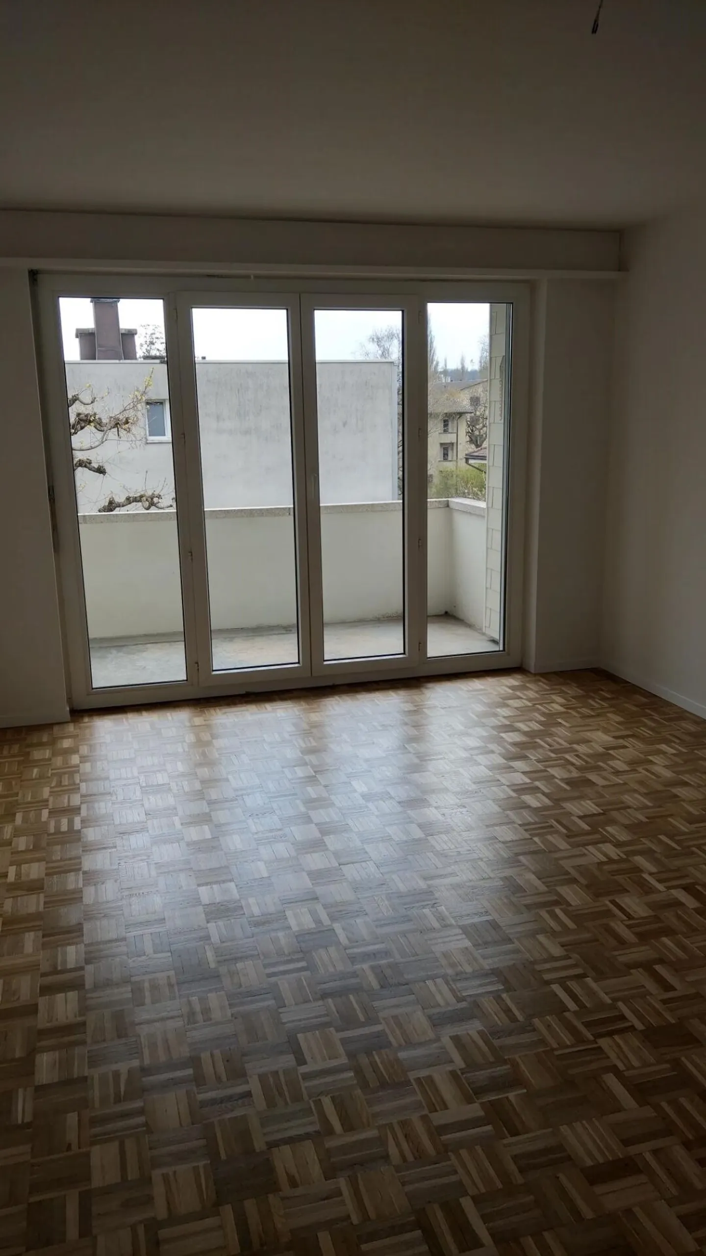 Partially renovated 3.5-room apartment in the middle of Biel for rent - Photo 3 of 6