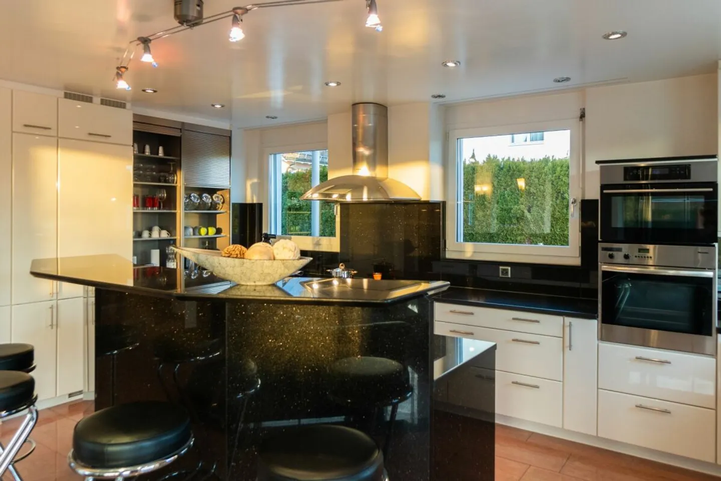 *RESERVIERT* Exklusives Designerhaus mit Einzigartiger Architektur und Modernstem Komfort - Foto 5 von 12