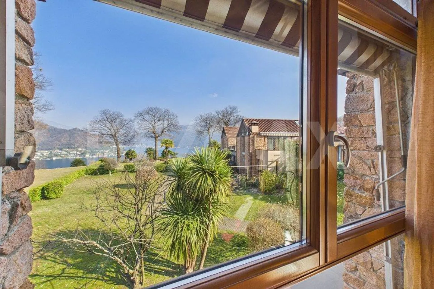 Cuasso - Italien: Wunderschönes 4½-Zimmer-Haus mit herrlichem Seeblick und Bootsanleger - Foto 11 von 13