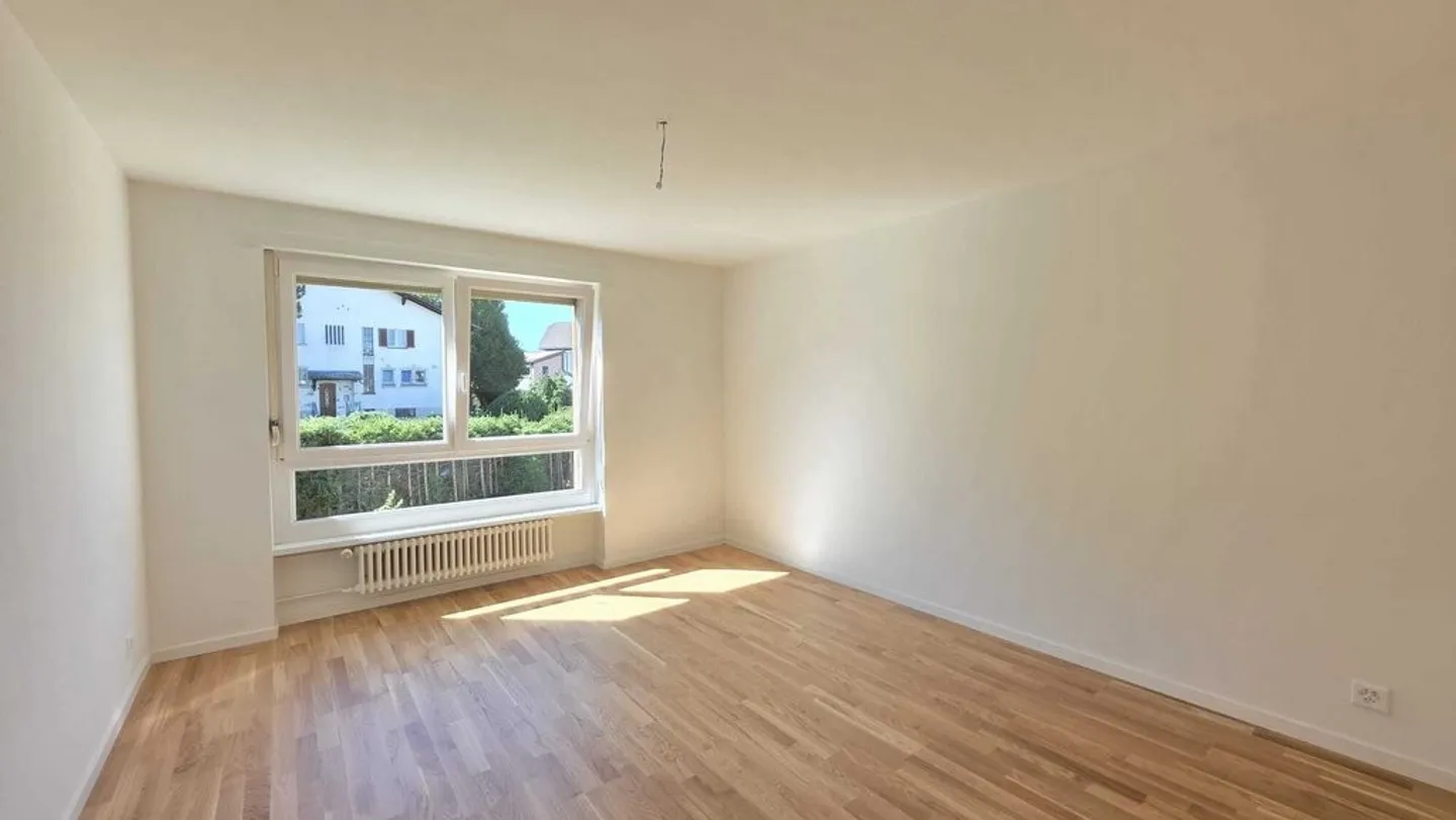 Superbe appartement 4 pièces, entièrement rénové, avec balcon - Photo 3 sur 10
