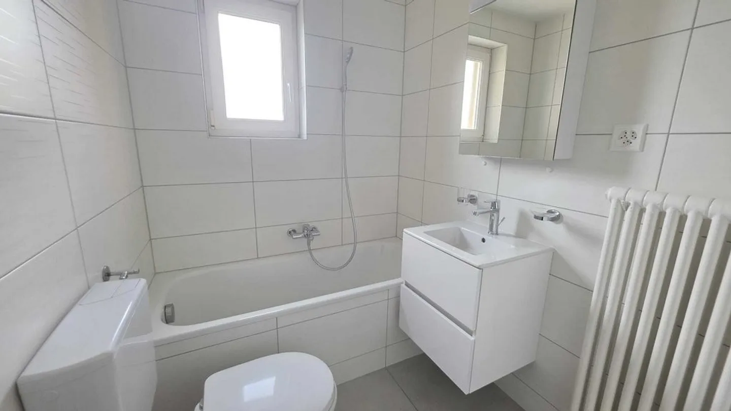 Superbe appartement 4 pièces, entièrement rénové, avec balcon - Photo 7 sur 10
