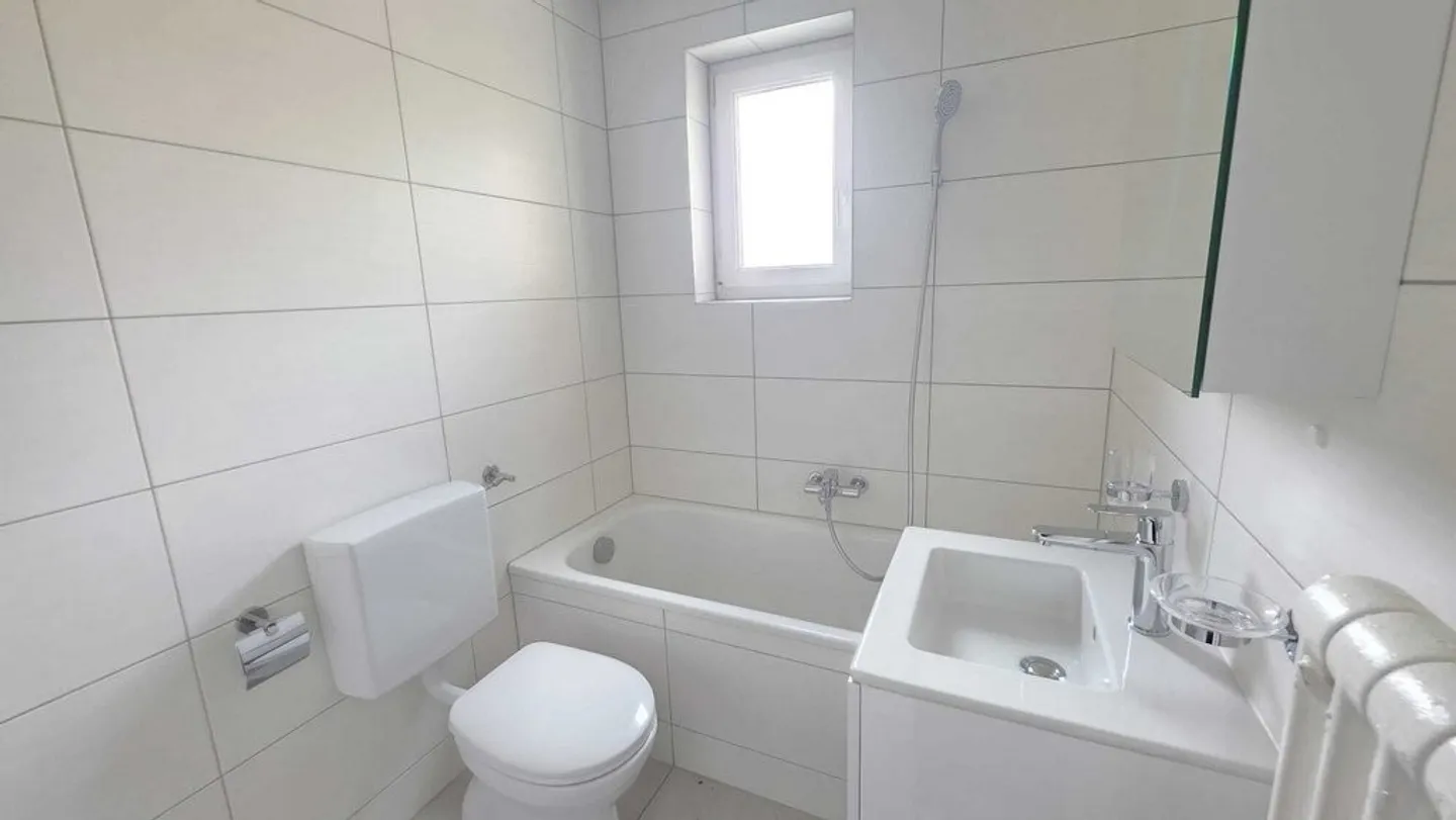 Superbe appartement 4 pièces, entièrement rénové, avec balcon - Photo 8 sur 10