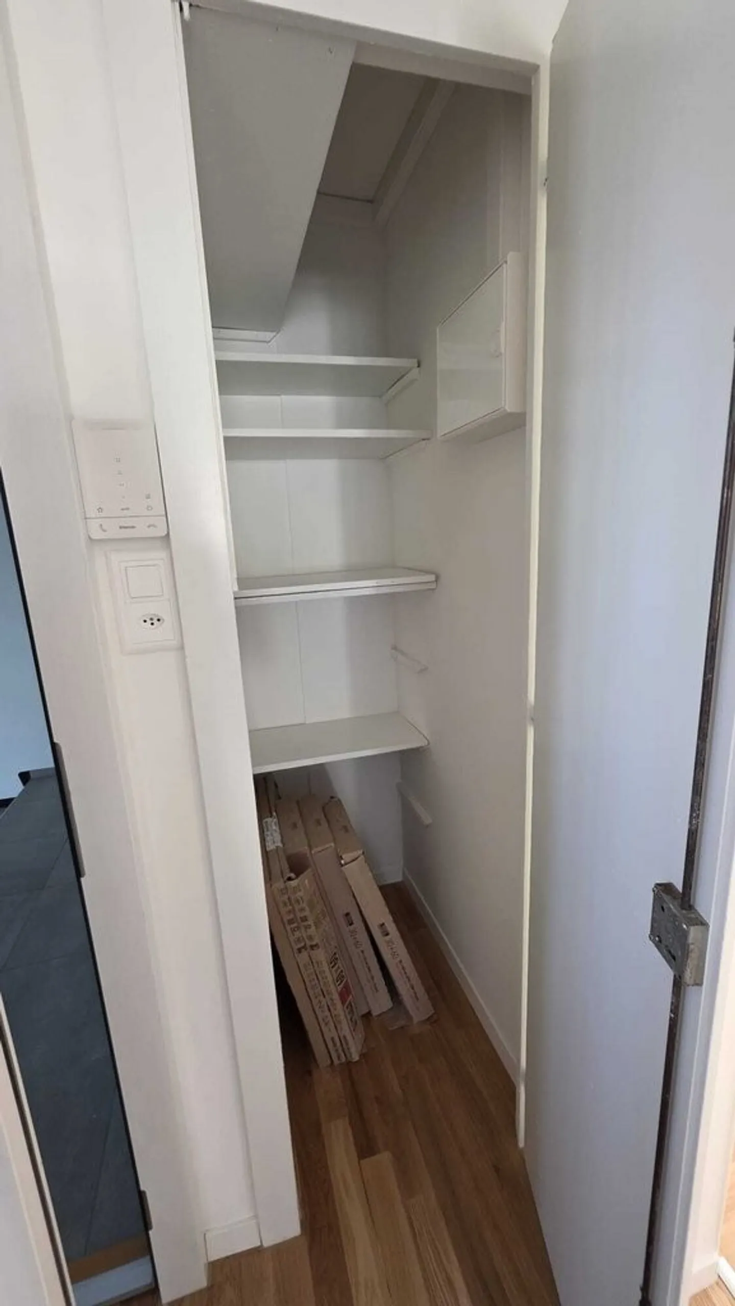 Superbe appartement 4 pièces, entièrement rénové, avec balcon - Photo 9 sur 10