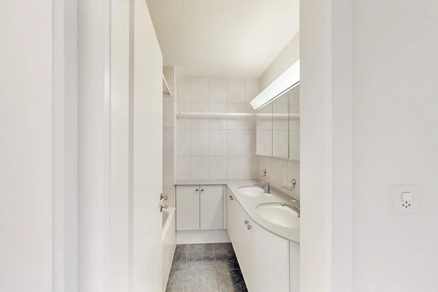 Affordable and tax-efficient living in Kilchberg! - Photo 8 of 9