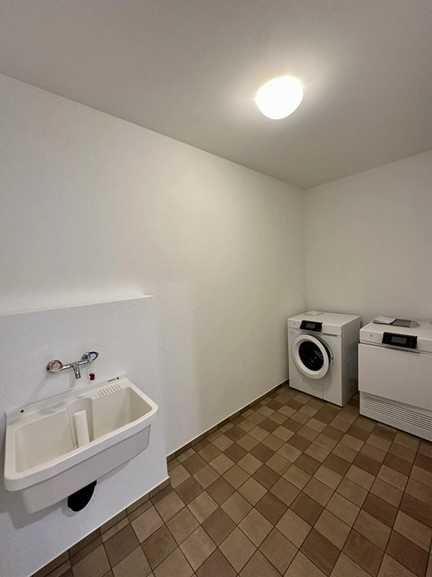 Appartement 4.5 pièces avec terrasse généreuse - Photo 8 sur 11