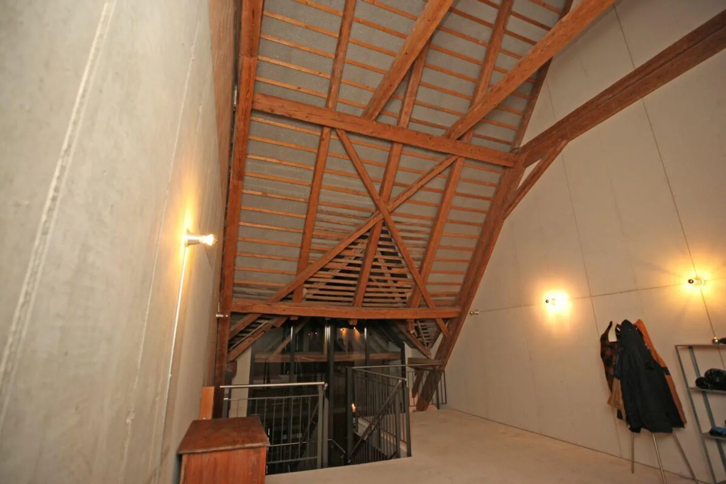 Appartamento mansardato elegante di 2,5 stanze in una fattoria ristrutturata - Foto 2 di 10