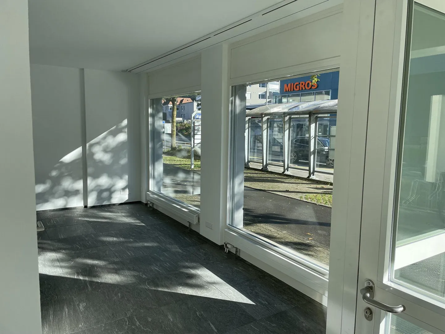 Ladenlokal / Gewerberaum / Geschäftsraum / Büro-/Praxisraum - Foto 8 di 15