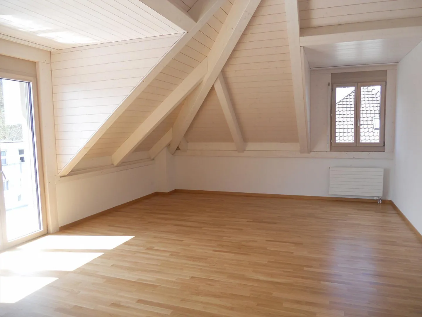 Large Sunny Penthouse Apartments! - Photo 6 of 12