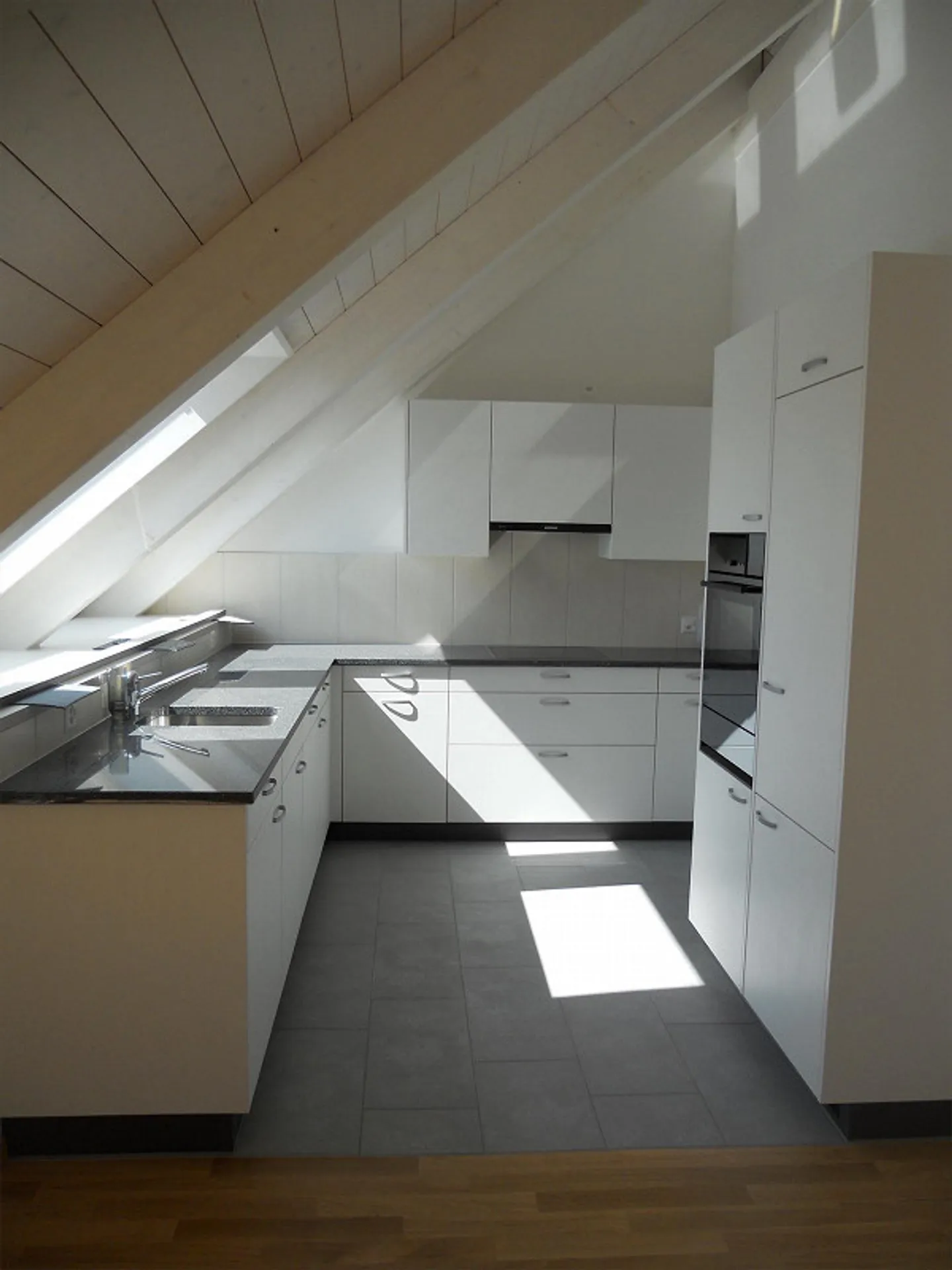 Large Sunny Penthouse Apartments! - Photo 7 of 12
