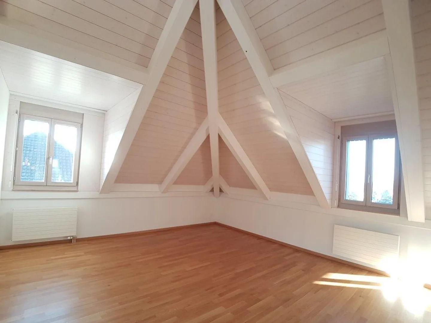 Large Sunny Penthouse Apartments! - Photo 5 of 12