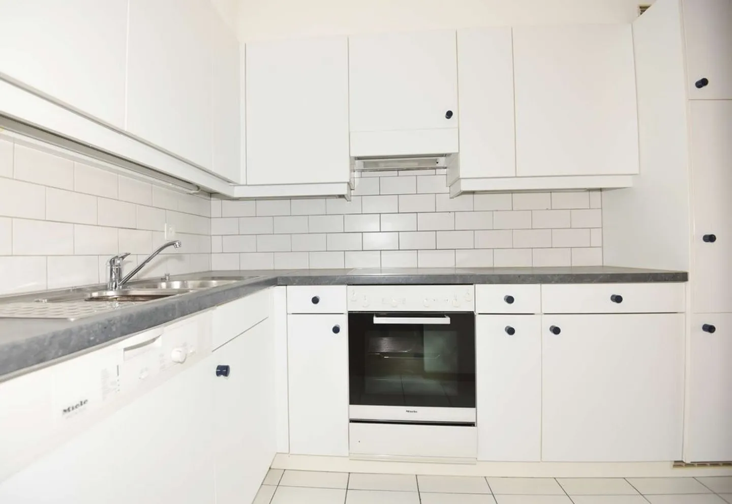 Beautiful 3-room apartment with 102 m2 and balcony - Photo 5 of 12