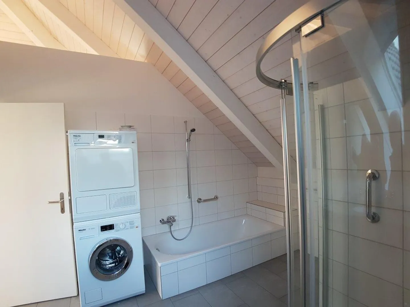 Large Sunny Penthouse Apartments! - Photo 8 of 12