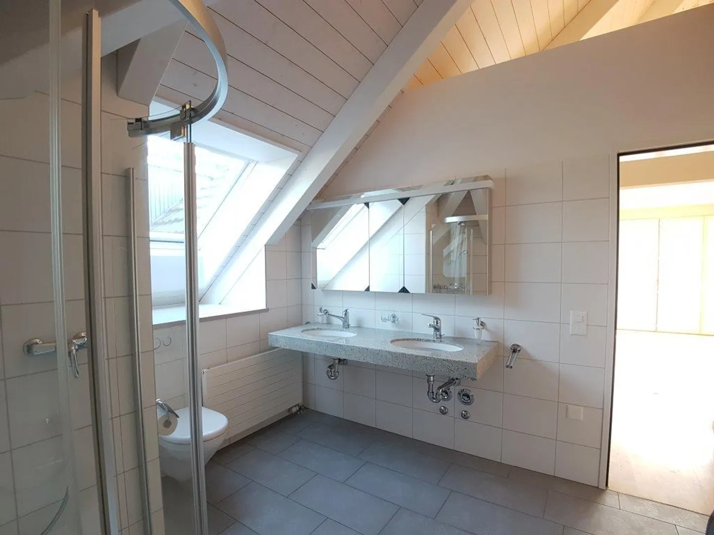 Large Sunny Penthouse Apartments! - Photo 9 of 12