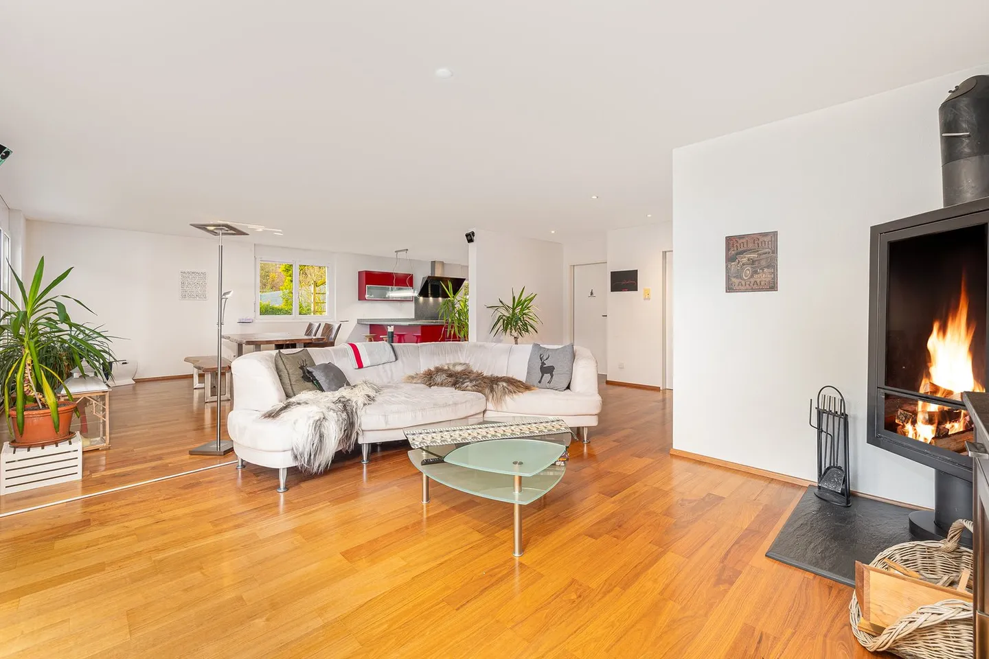 6.5-Zimmer-Doppel-Einfamilienhaus mit 4-5er-Garage und Autolift - Foto 2 von 18