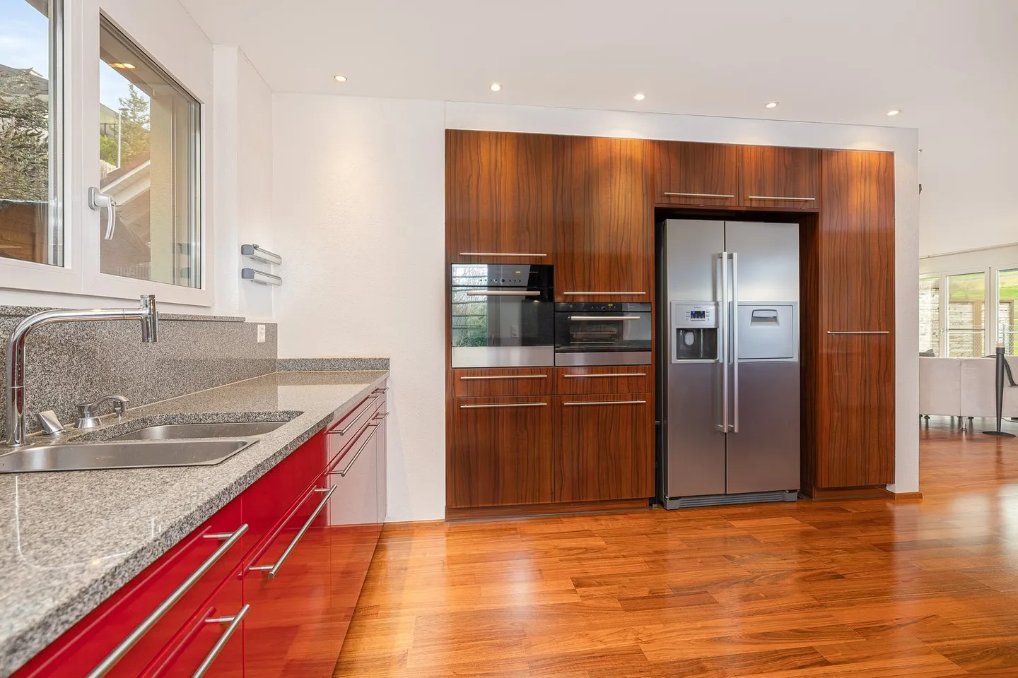 6.5-Zimmer-Doppel-Einfamilienhaus mit 4-5er-Garage und Autolift - Foto 5 von 18